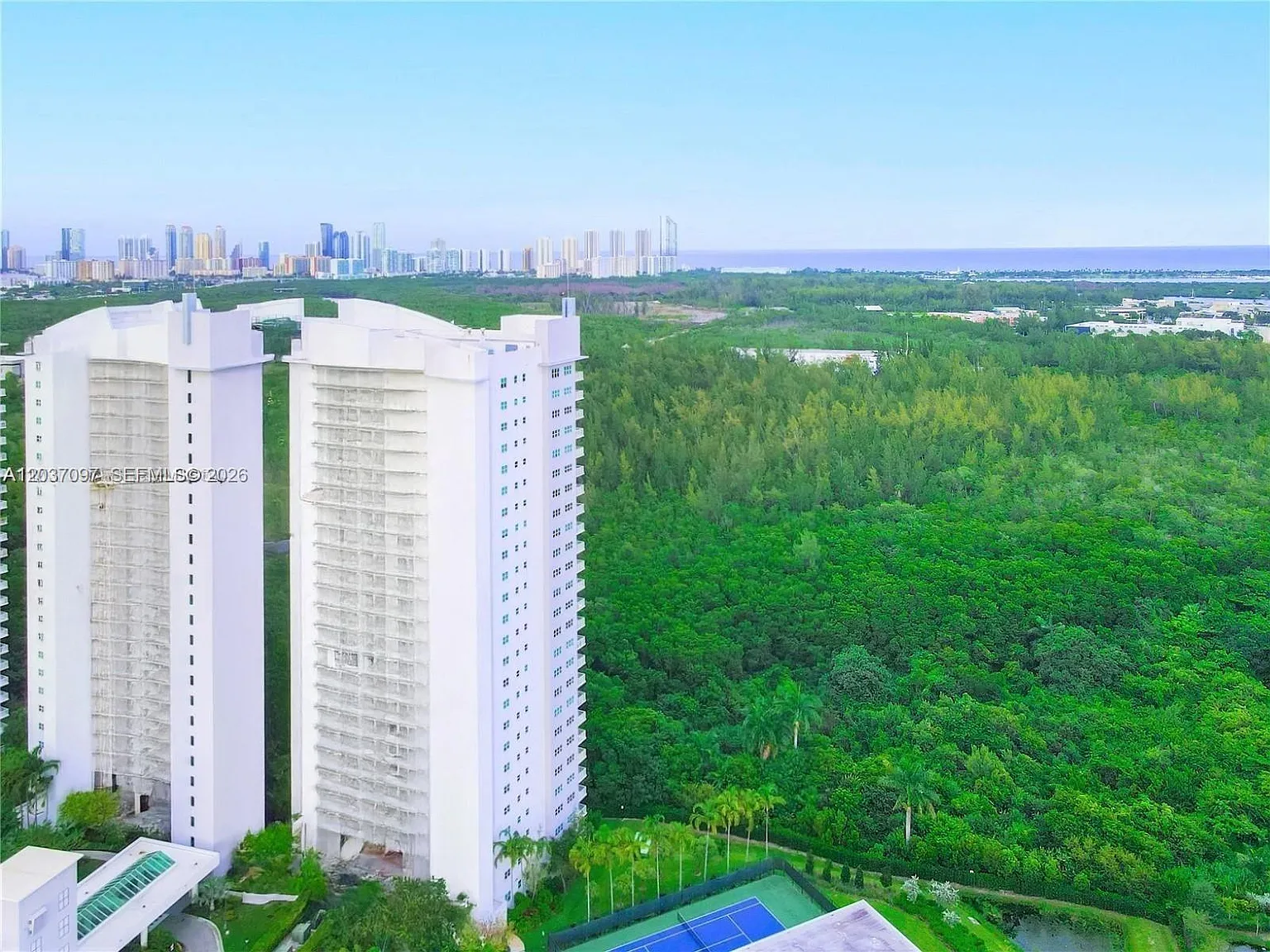 The Oaks I Condo — Photo 2