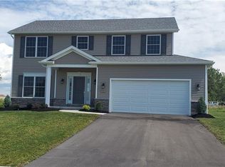 5 Weathersfield Ln, Lancaster, NY 14086
