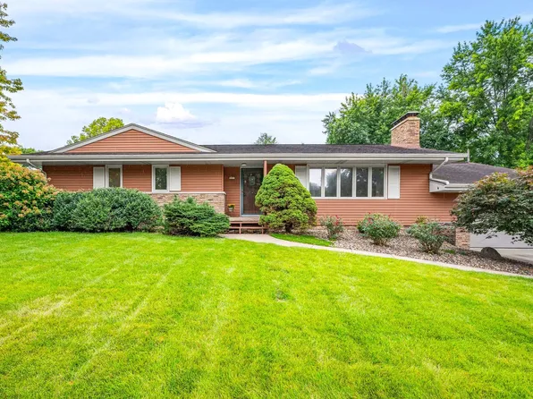 221 Hillside Ln, Bloomington, IL 61701