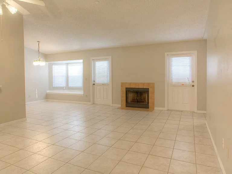 9324 Pavillion Dr — Photo 2