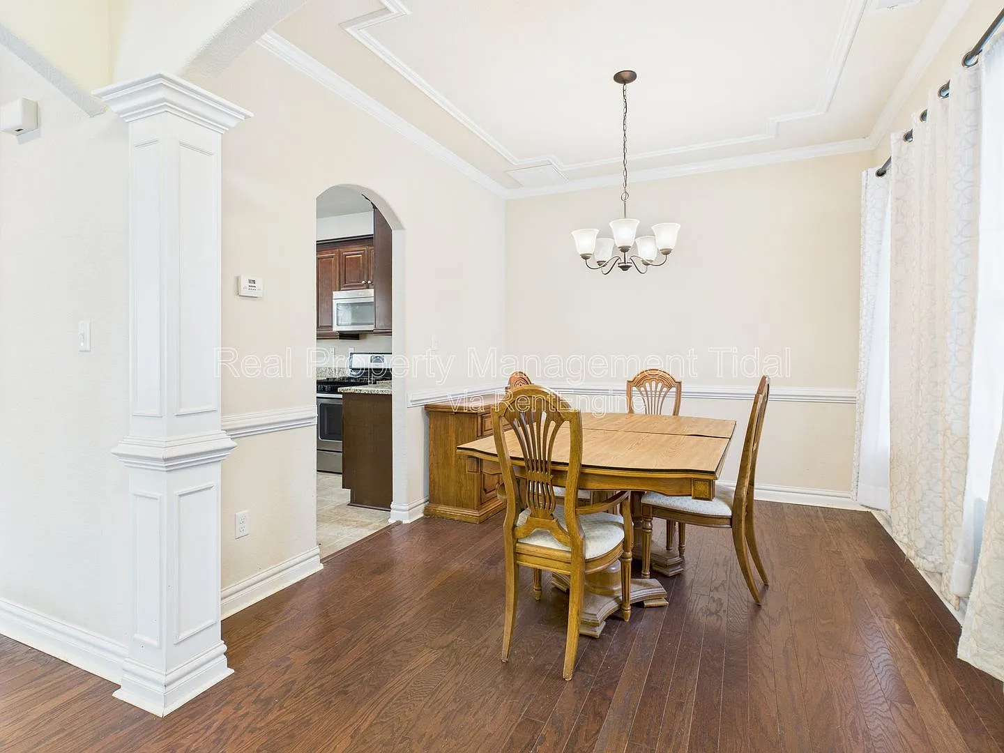 4 bed, 3.0 bath, 2466 sqft, $3,295 — Photo 4