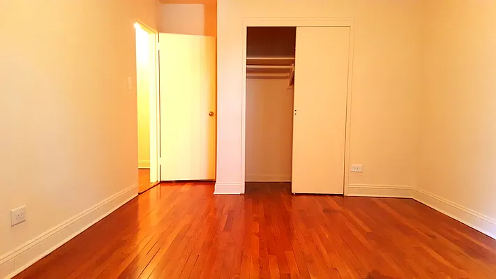 Rented by Realty Queens LLC | media 5