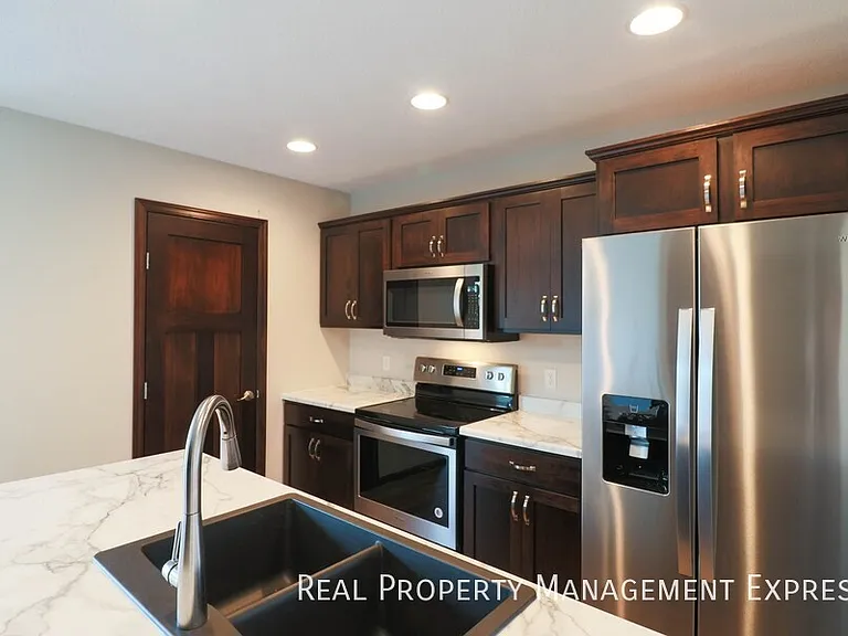 9420 W Gert St — Photo 3