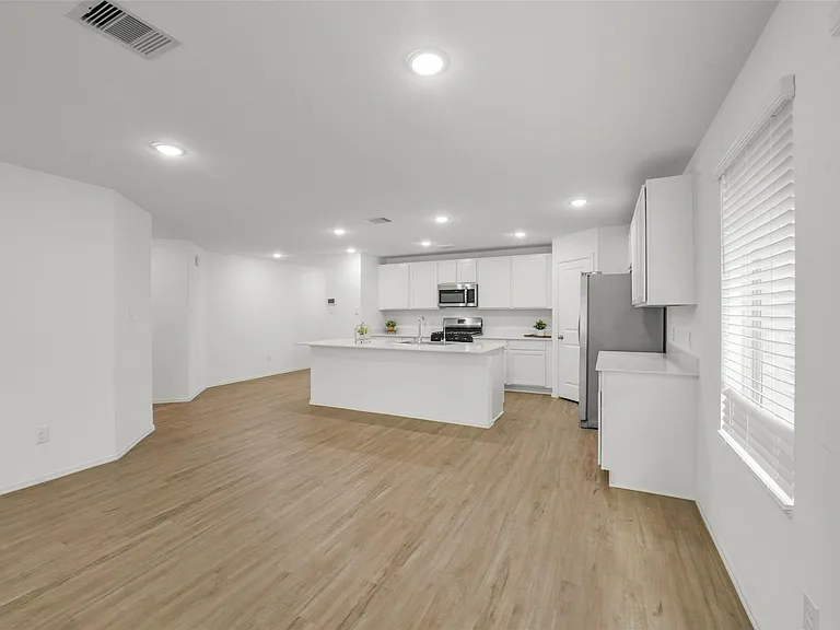 1504 Twilight Green Dr — Photo 5