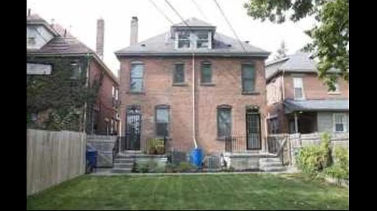 Building Photo - 1250 Summit St