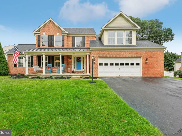 1113 Meadowgreen Dr, Mount Airy, MD 21771