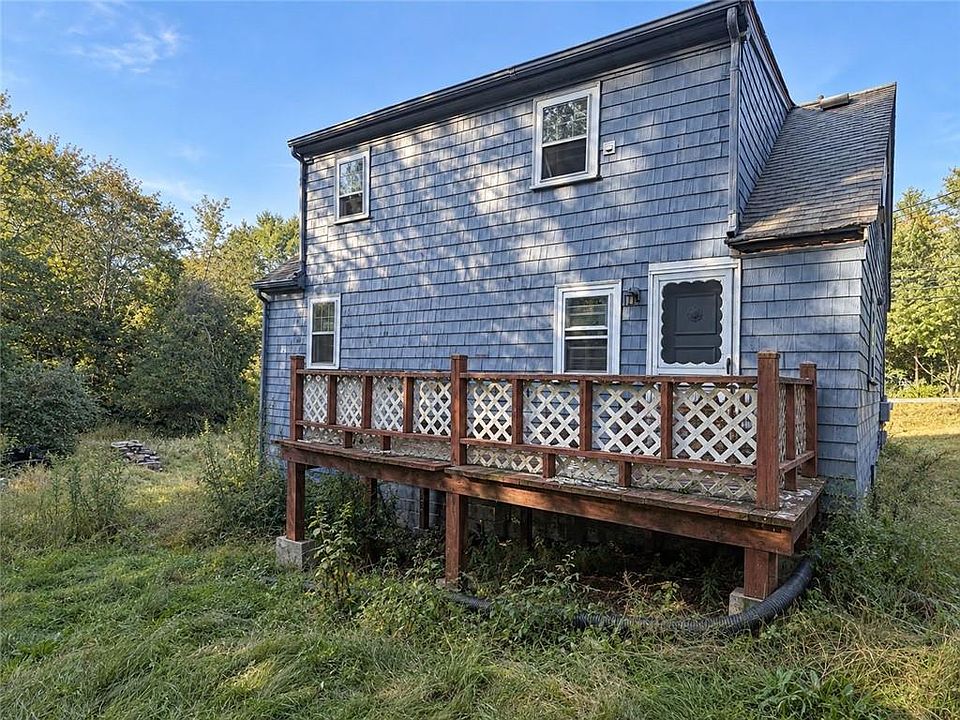 2nd image of 1646 Putnam Pike