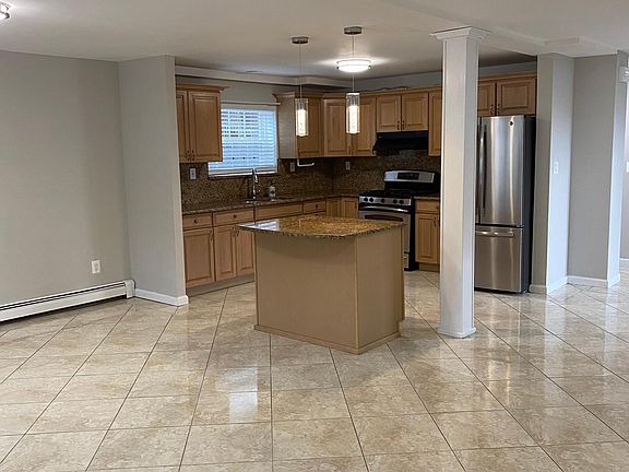 3rd image of 815 Dean Ave Floor 1