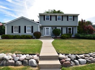 W220N2828 Maplewood Ln, Waukesha, WI 53186