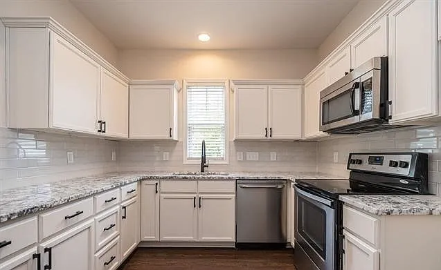 Downtown Raleigh 3 BR Remodeled Home w Huge Yard — Photo 4