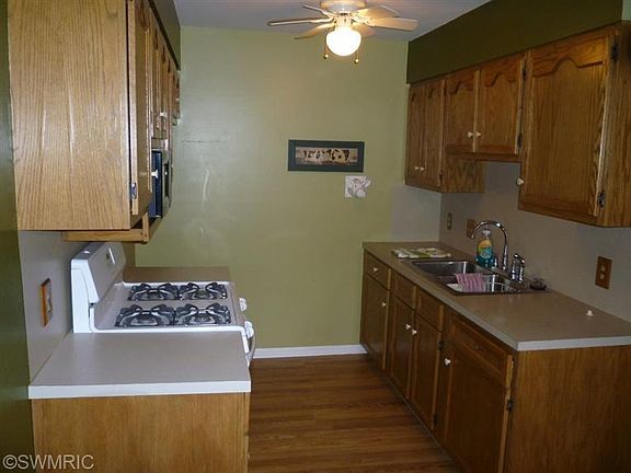 5th image of 2228 Banner Ct SW
