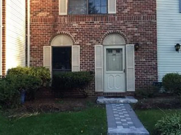 196 Hampshire Ct, Piscataway, NJ 08854