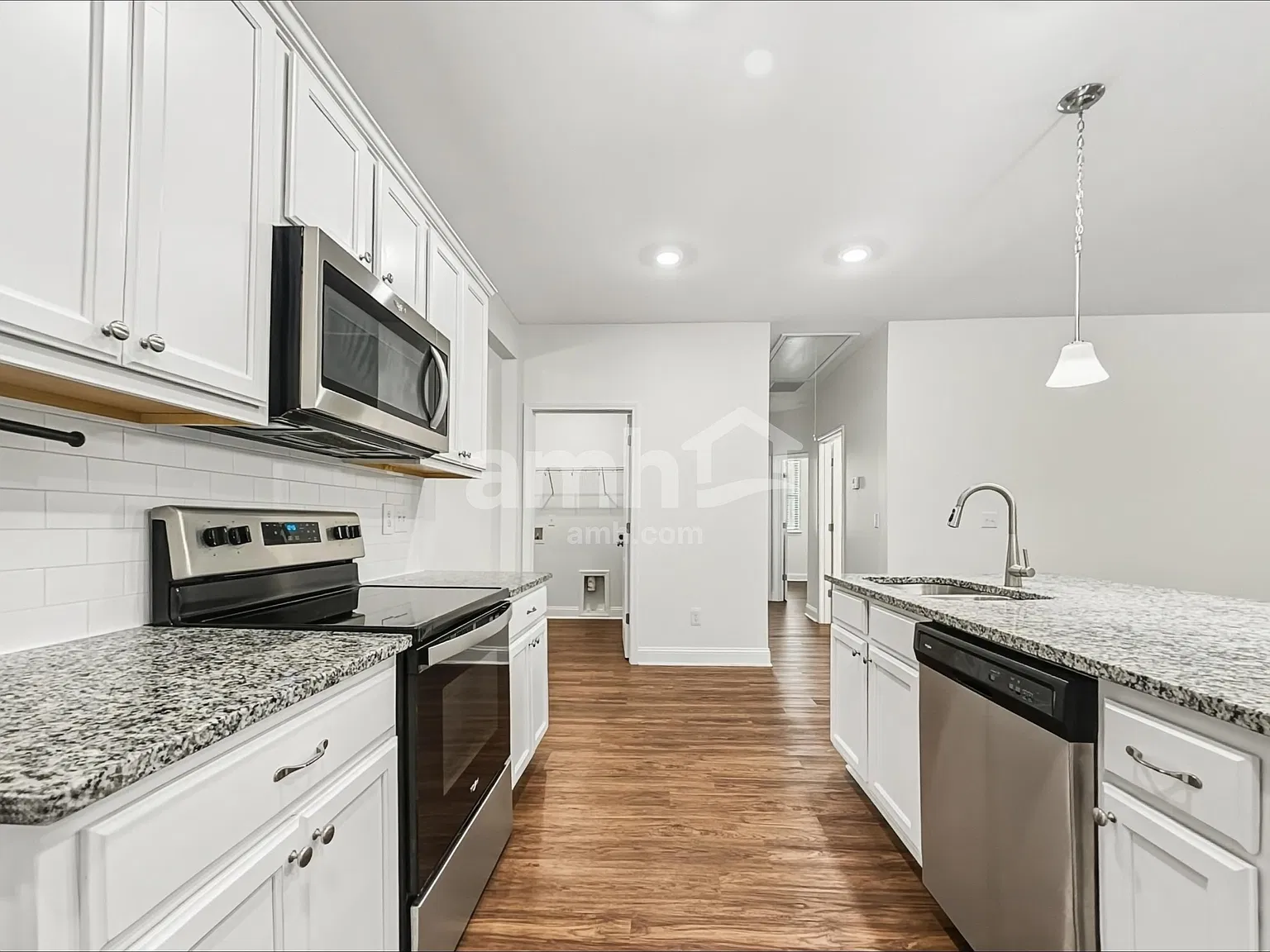 3 bed, 2.0 bath, 1551 sqft, $2,340 — Photo 4