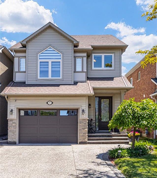 1st image of 7 Bramoak Cres