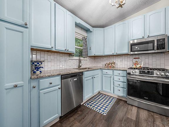 2nd image of 3228 Delburn Ave