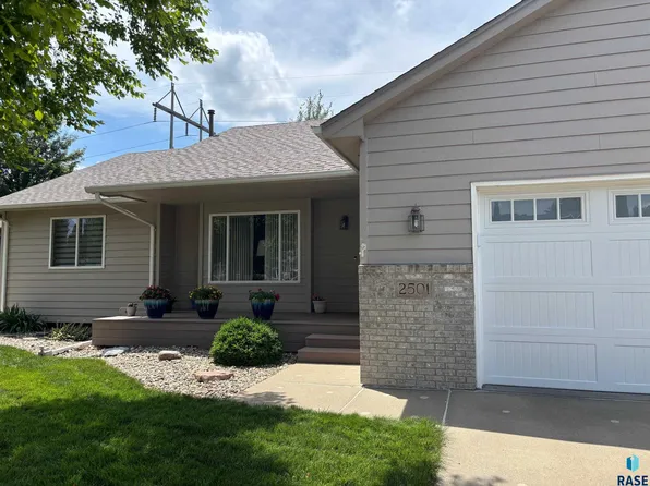 2501 S Theodore Ave, Sioux Falls, SD 57106