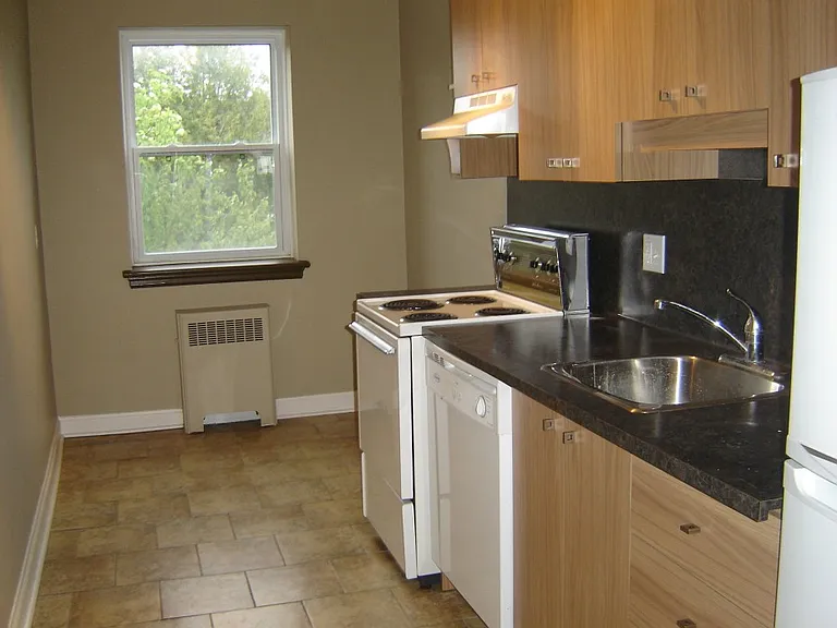 210 Stewart St — Photo 9