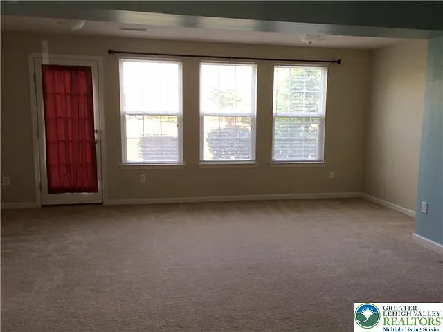 1073 Sparrow Way — Photo 12