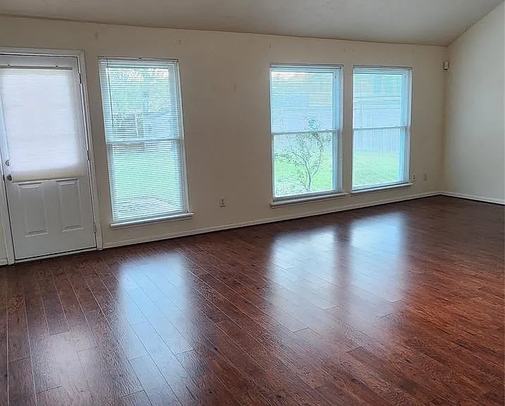 16807 Sussex Dr — Photo 17