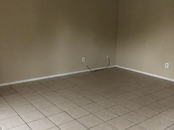 300 Rice St #A, Angleton, TX 77515