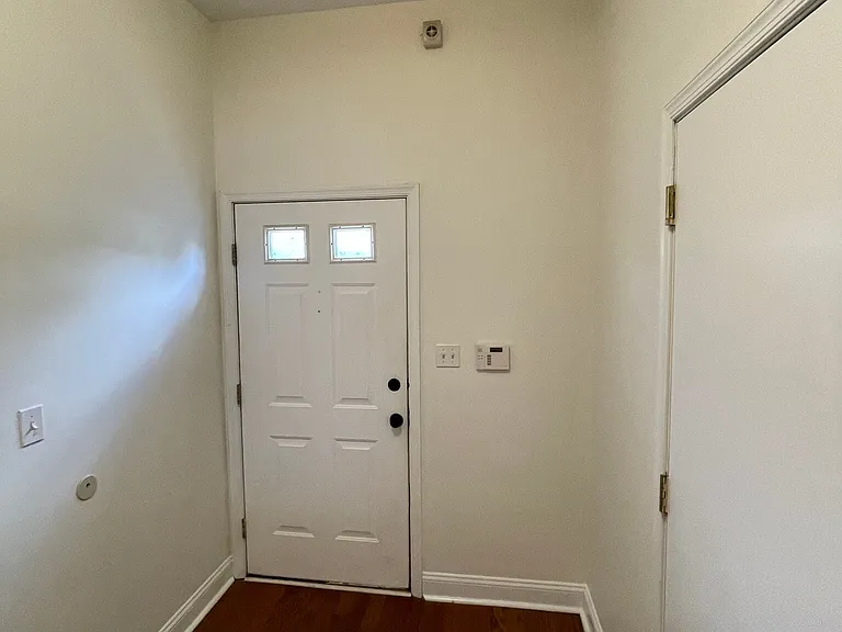406 Leverington Ave #F — Photo 22