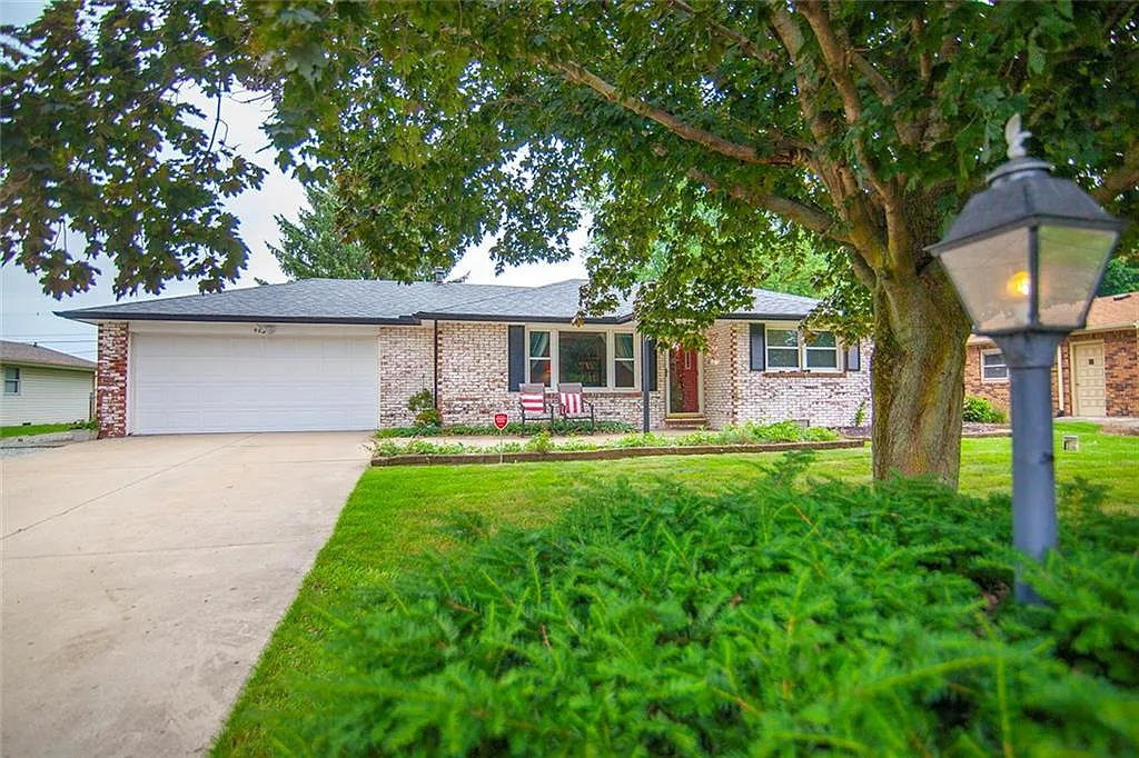 402 Stoner Dr photo 1