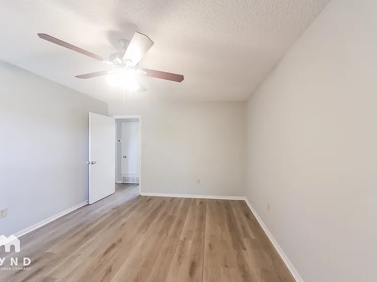 7260 Northbrook Dr — Photo 9