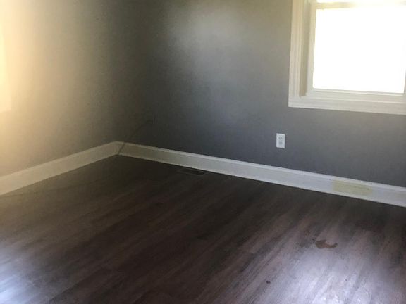 2nd image of 663 Lincoln Dr