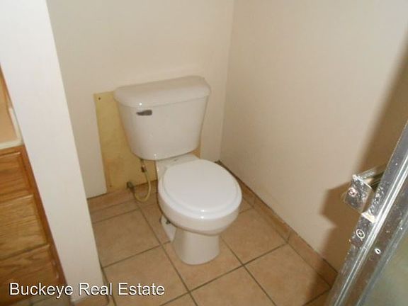 4th image of 133 E Lane Ave APT 1D