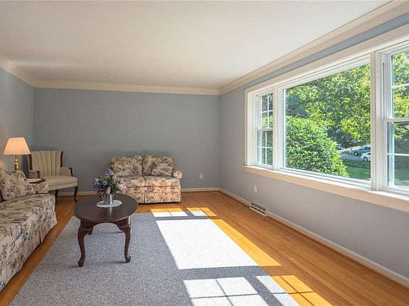4th image of 7824 Millcreek Dr