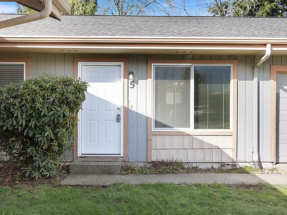 2nd image of 2210 26th Ave NE #5