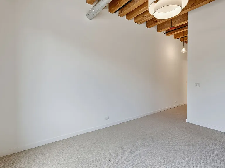1401 N Western Ave — Photo 47