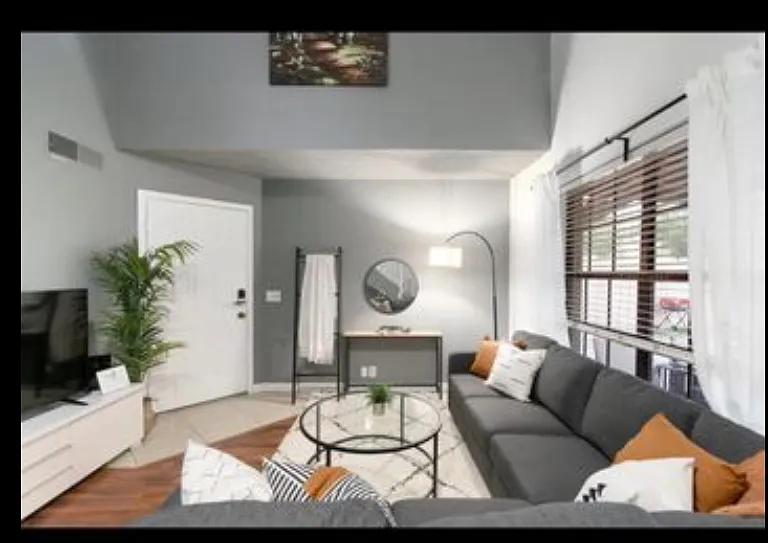 3721 W Waltann Ln — Photo 20