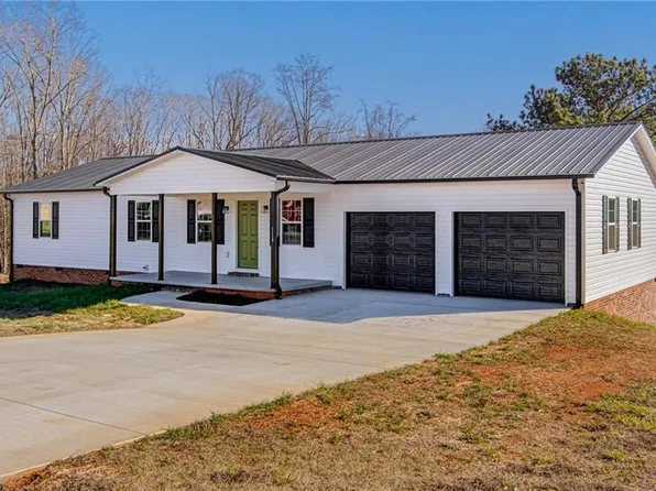 1116 Mahaney Ln, Yadkinville, NC 27055