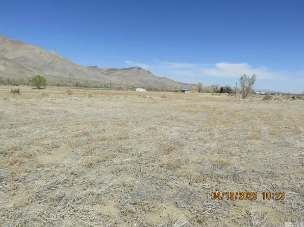 8 Rockland Dr, Yerington, NV 89447