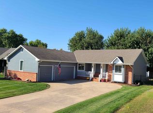 207 S Springwood Dr, Derby, KS 67037