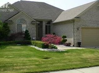 51129 Woodside Dr, Macomb, MI 48042