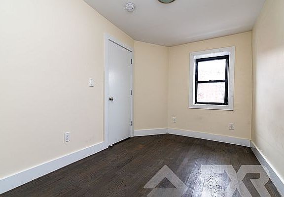 5th image of 364 Bainbridge St APT 4A