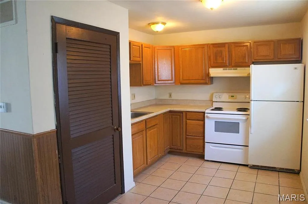 2 bed, 1.0 bath, 700 sqft, $895 — Photo 2