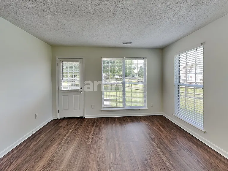 1020 Ridgefield Cir — Photo 6
