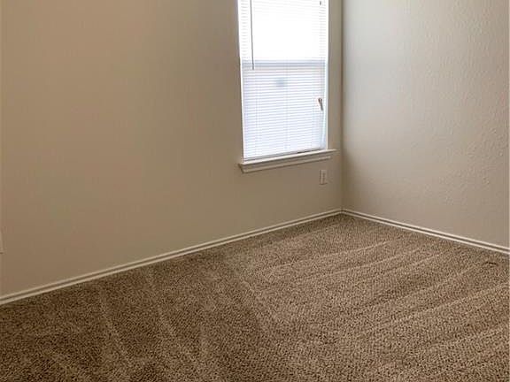 5th image of 125 Indian Paintbrush Dr