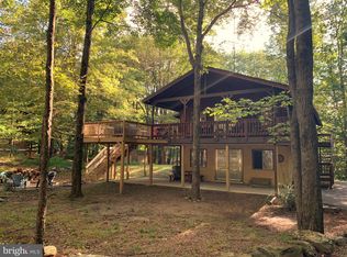 261 Farmers Ln, Pocono Lake, PA