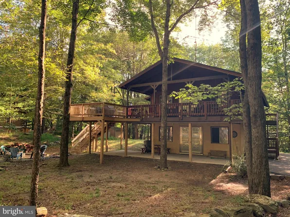 261 Farmers Ln, Pocono Lake, PA 18347