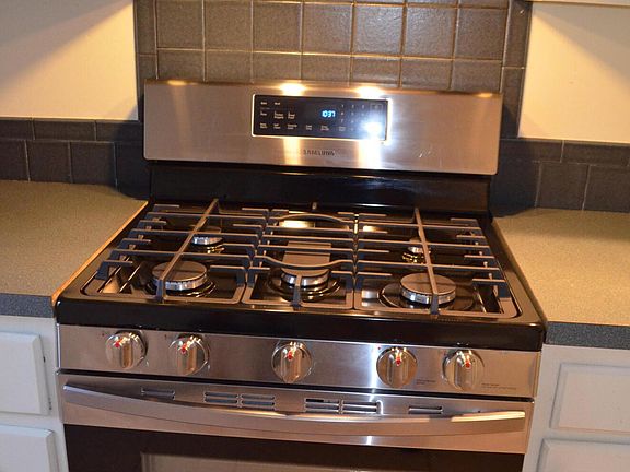 2nd image of 8709 Olde Colony Trl APT 3