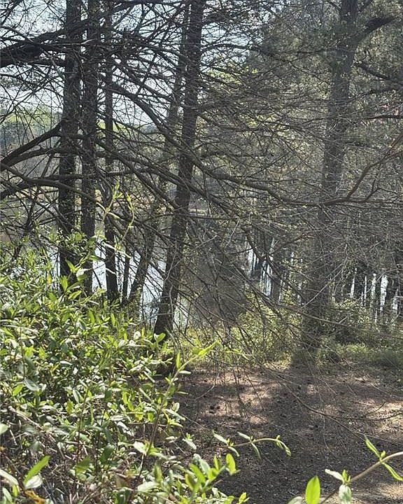 2nd image of 1560 Stoneleigh Hill Rd #8