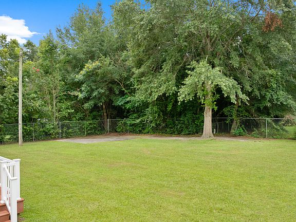 3rd image of 325 Eastwood Cir