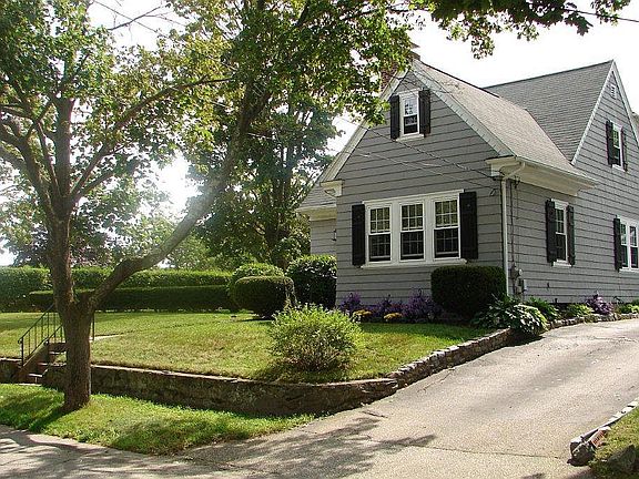 2nd image of 32 Parkway Ave