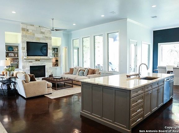 4th image of 607 Williams Way
