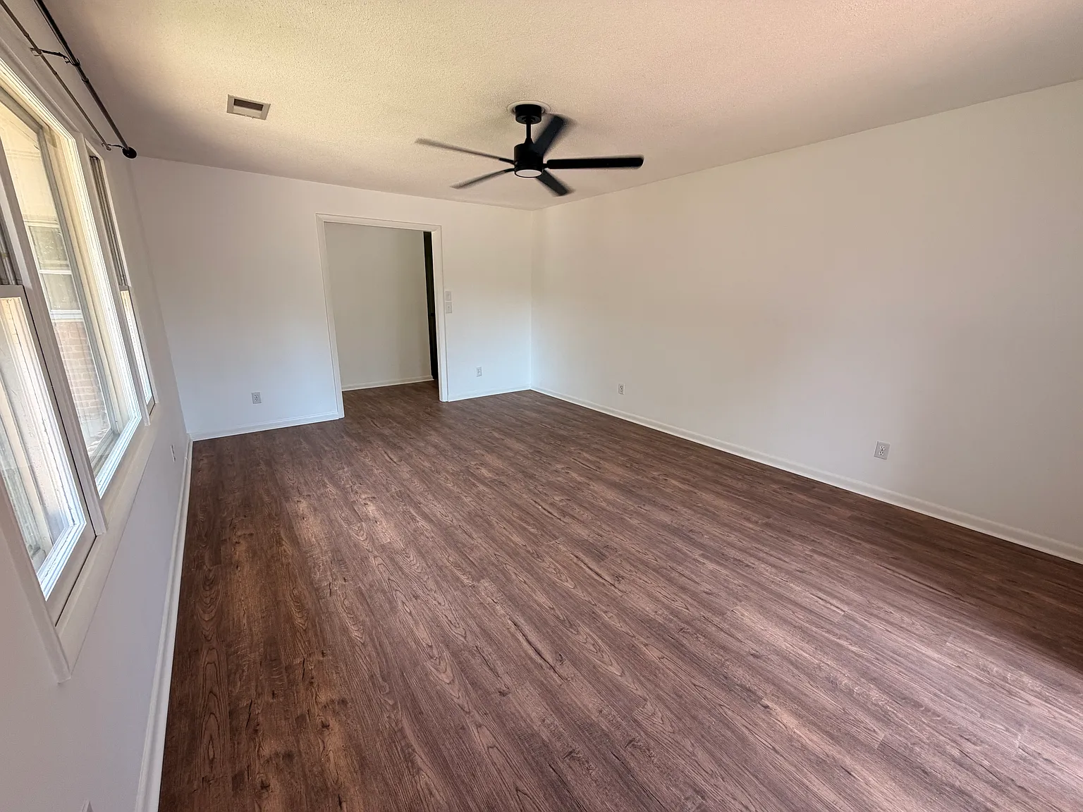3 bed, 1.5 bath, 1937 sqft, $1,750 — Photo 4