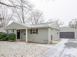 18 Aspen Ln, Carpentersville, IL